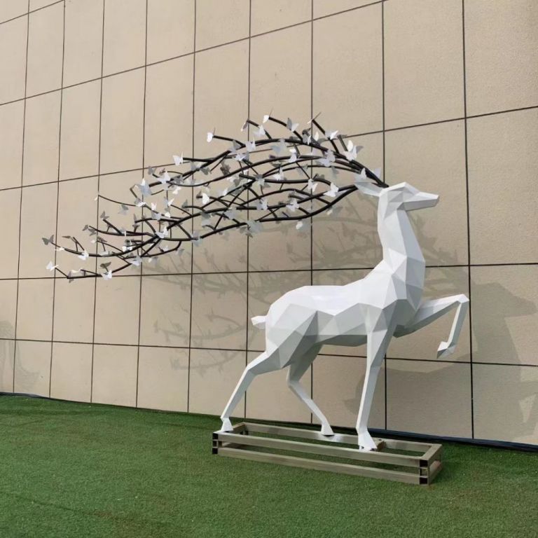 不锈钢切面蝴蝶鹿雕塑 前蹄抬起几何鹿雕塑6